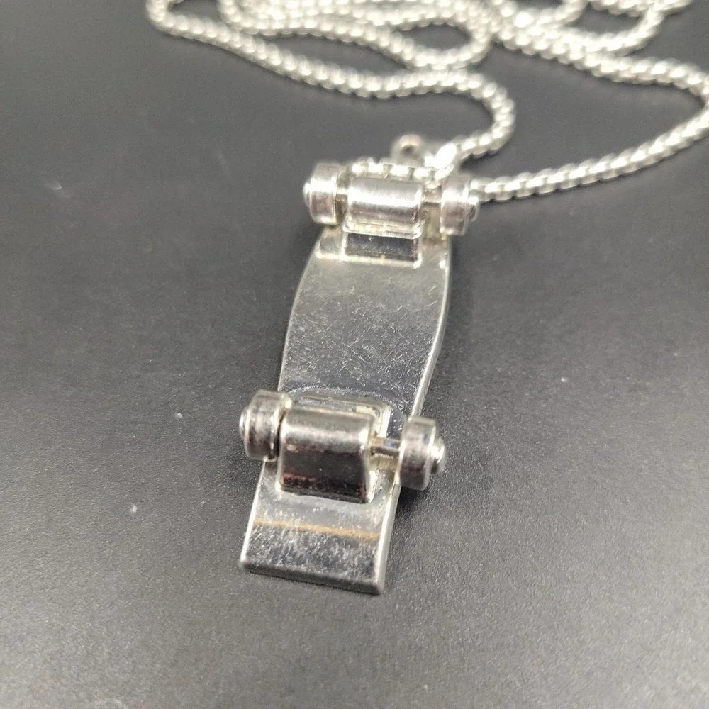 Vans Off‎ The Wall Skateboard Pendant Necklace Silver Tone 24